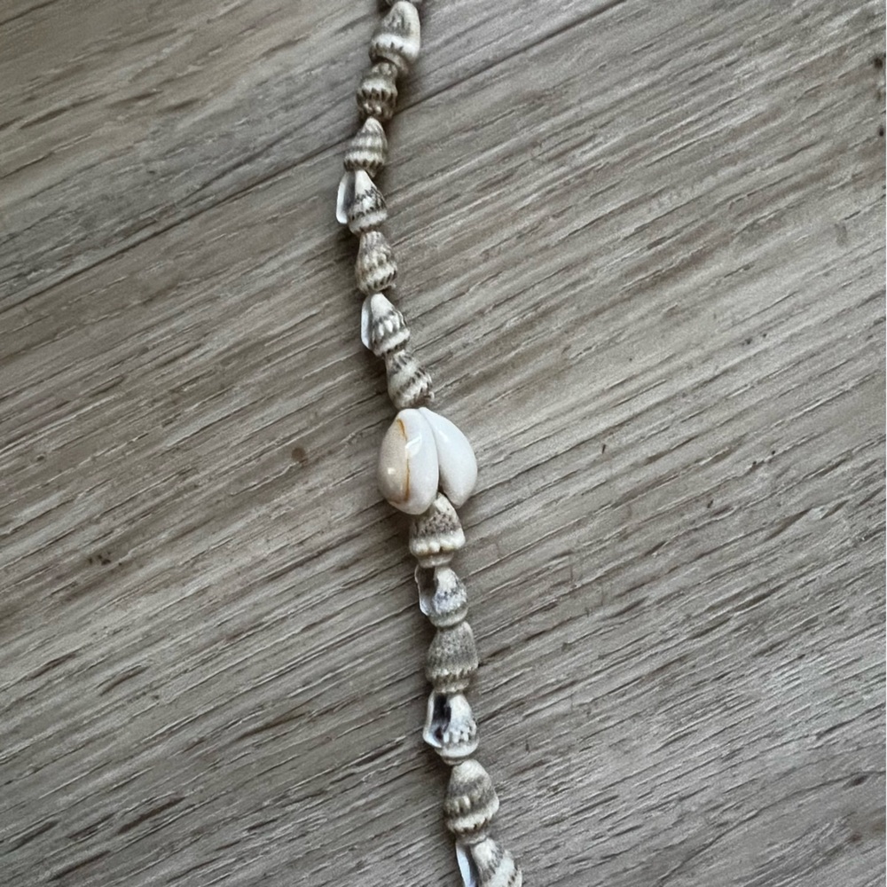 17” Shell Necklace - Picture 3 of 3